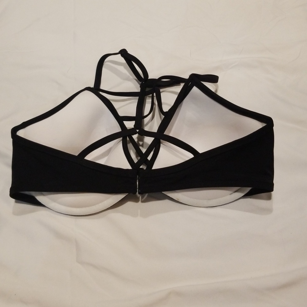 Bikini - Picture 3 of 3